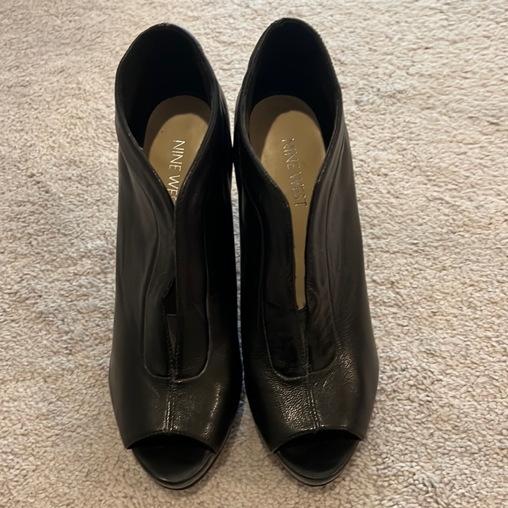 Gently used Nine West bootie.